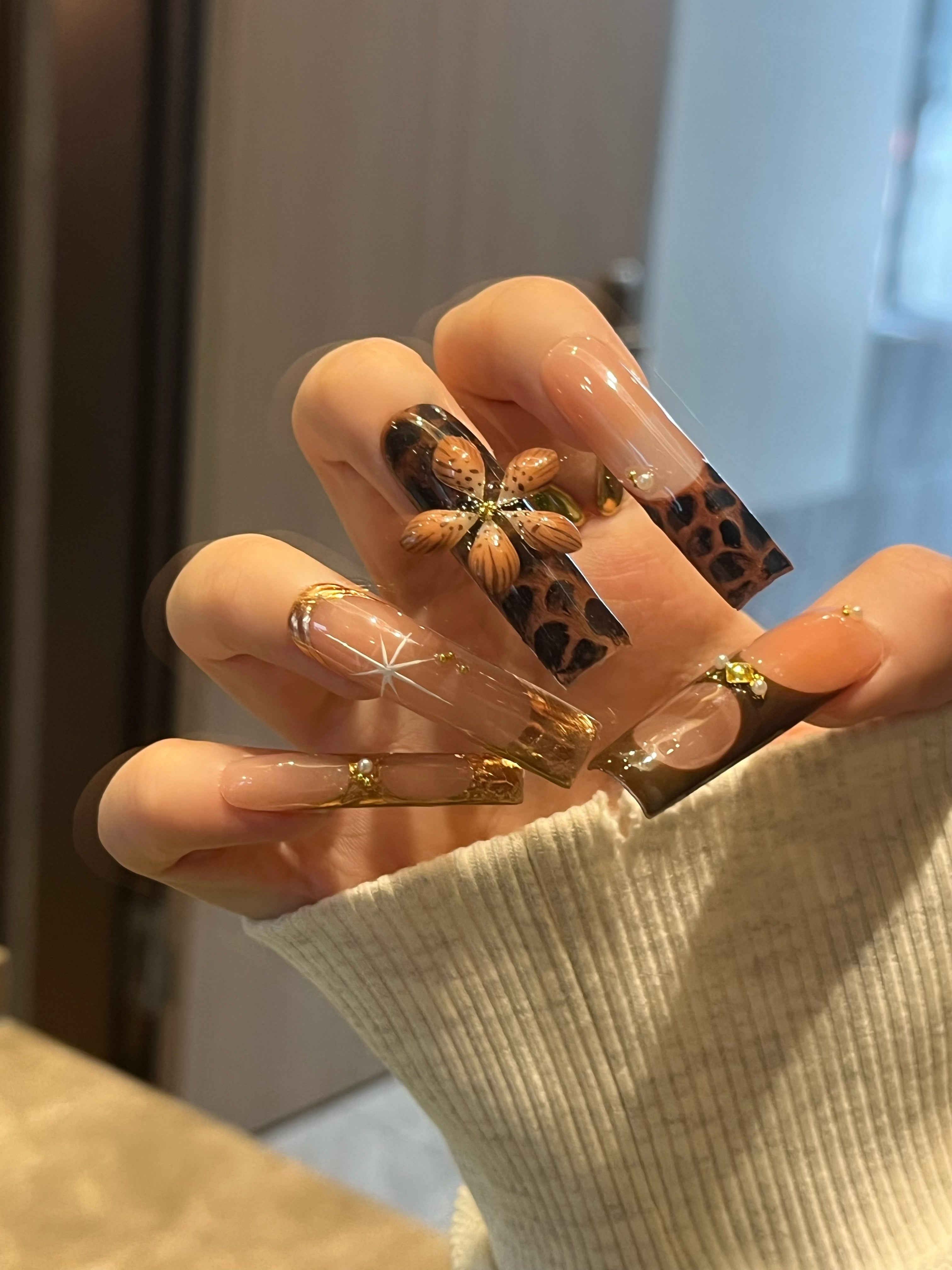 Wild Aur（Copper Wire Flower Luxury Style）